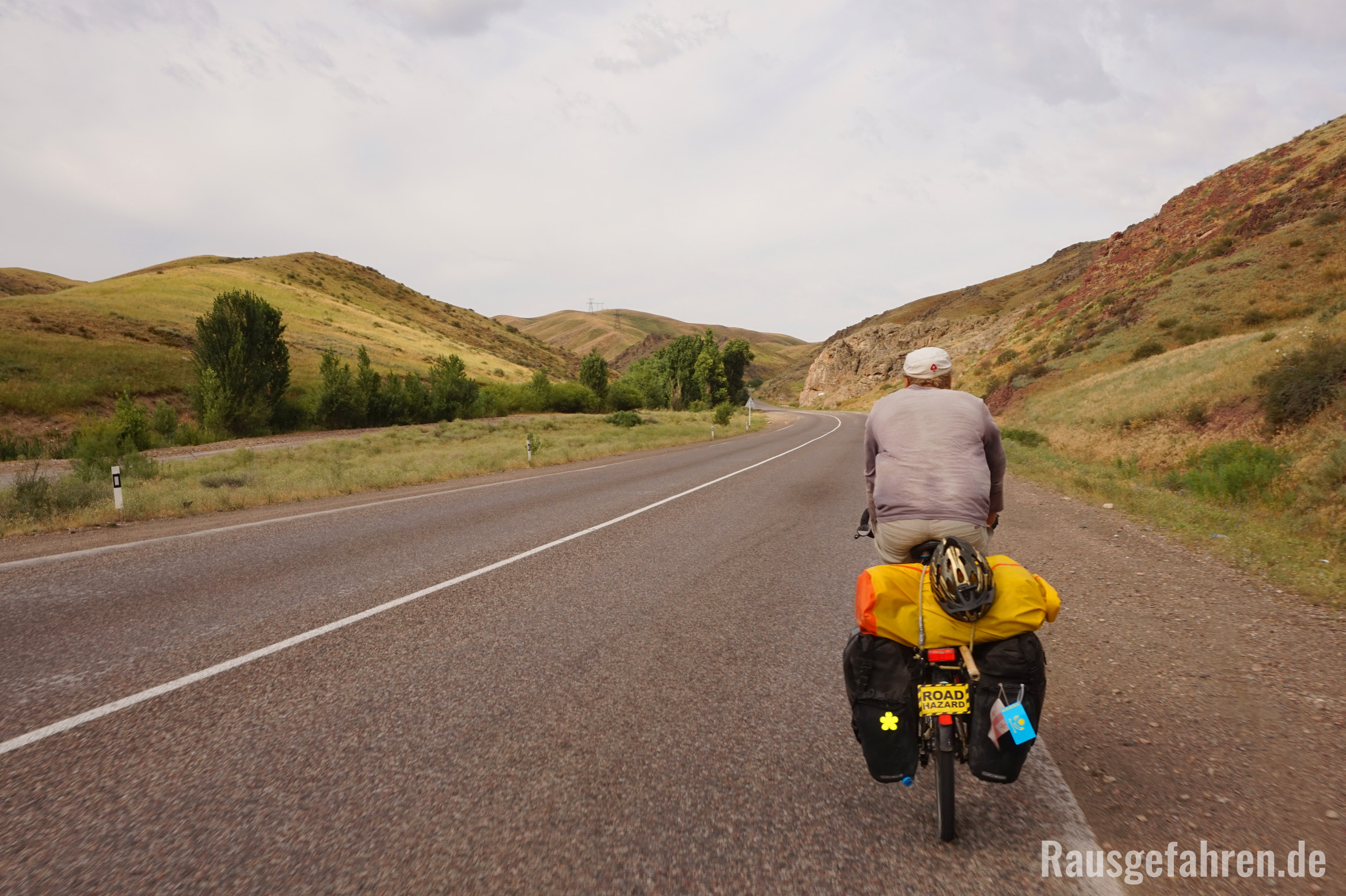 Mit dem Fahrrad durch die Steppe von Kasachstan - Teil 2